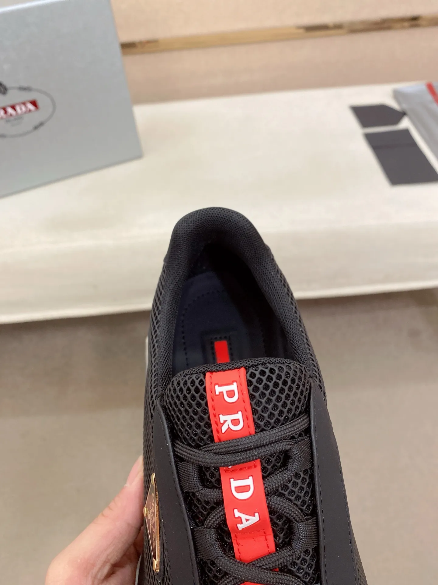 Factory price 660💰 ✔️✔️✔️High version High-quality new PRADA (Prada) counters are on the market at the same time, new men's shoes, 😘fabrics imported first-layer cowhide and mesh fabrics, purely handmade. Lining: Full cowhide lining. 👍🏿 High-end ☄️ air-cushion molded anti-slip rubber outsole, exquisite lines, simple and elegant, comfortable and high-end for leisure travel. Code number: 38 to 45
